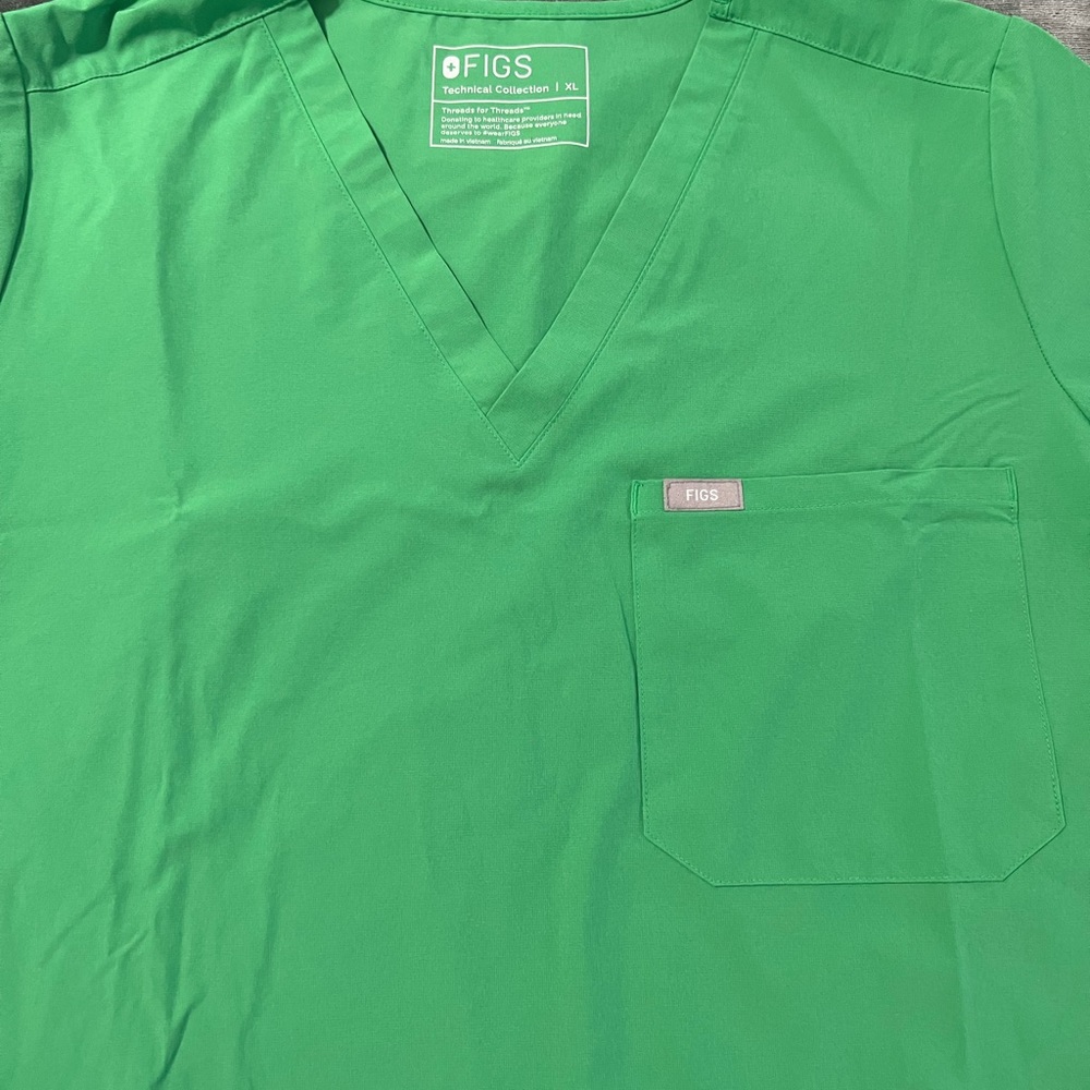 Safety green FIGS scrub set XLarge